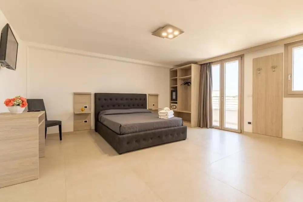Roomsalentopalace — 5