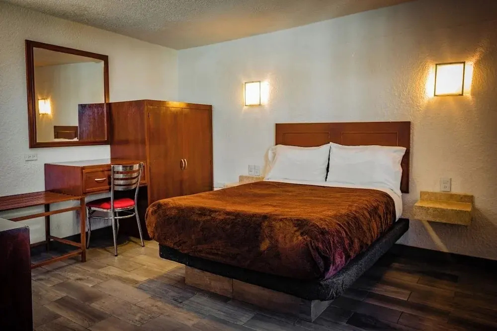 Business Double room with balcony (full double bed)