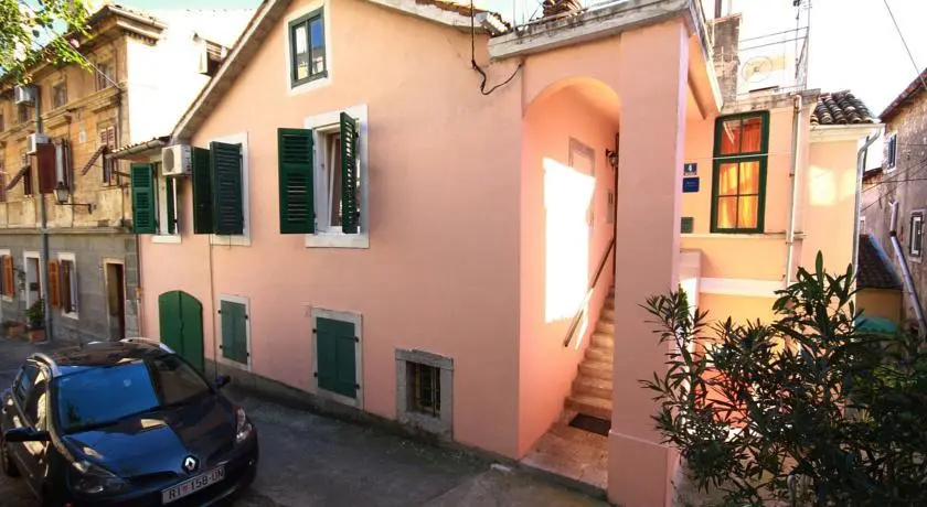 Apartment Ela