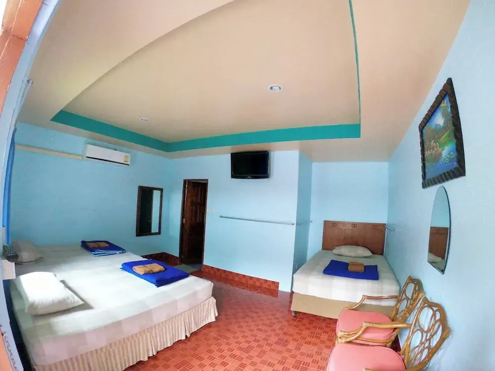 Standard Triple room