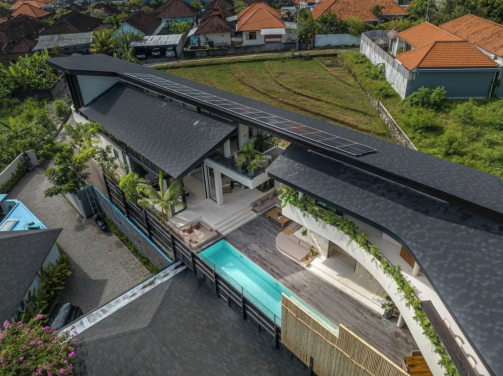 The Line - 5BR Luxury Villa with Cinema & Hot Tub in Umalas
