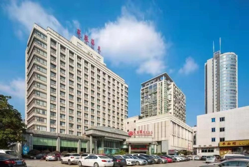 Lotus Huatian Hotel