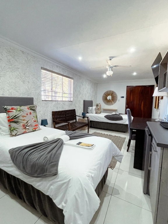 Luxury Double room (full double bed)