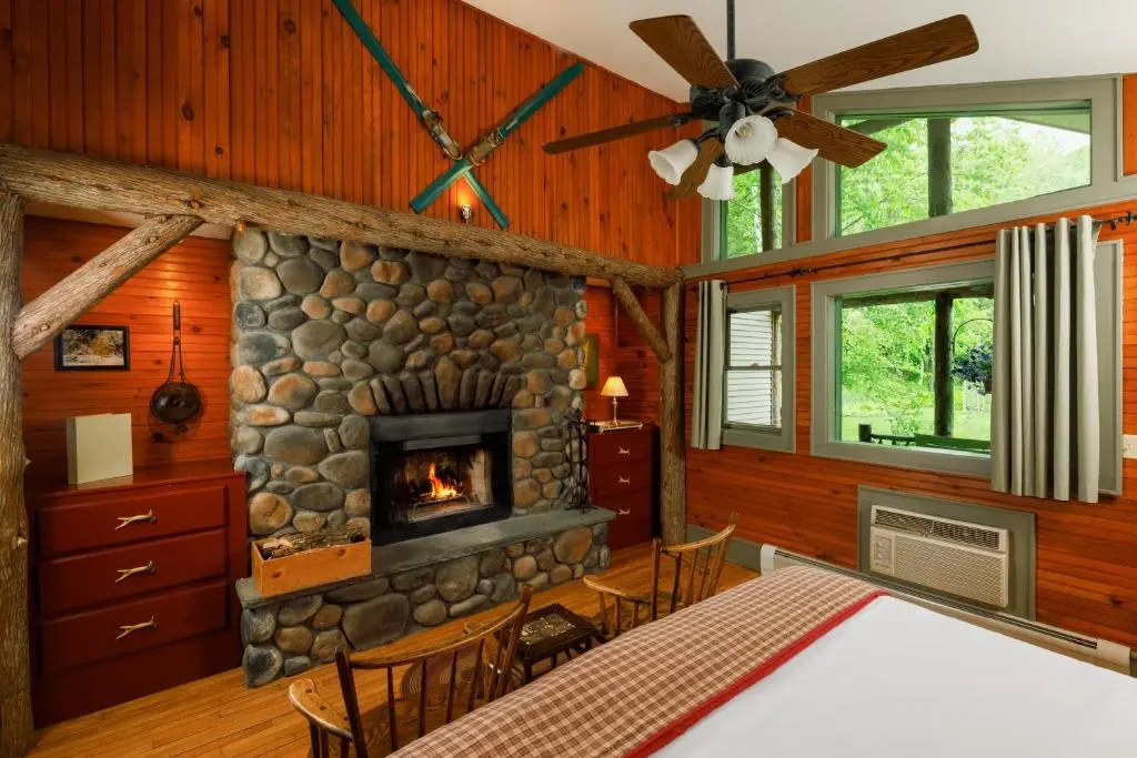 Friends Lake Inn - Chambres
