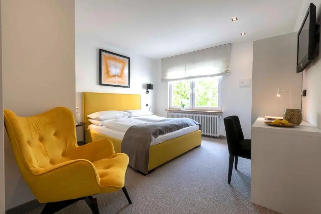 Business Double room (full double bed)