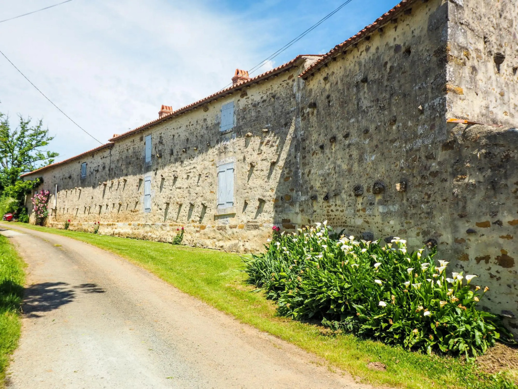 Attractive Holiday Home with Private Swimming Pool And Pool House in the Vendee