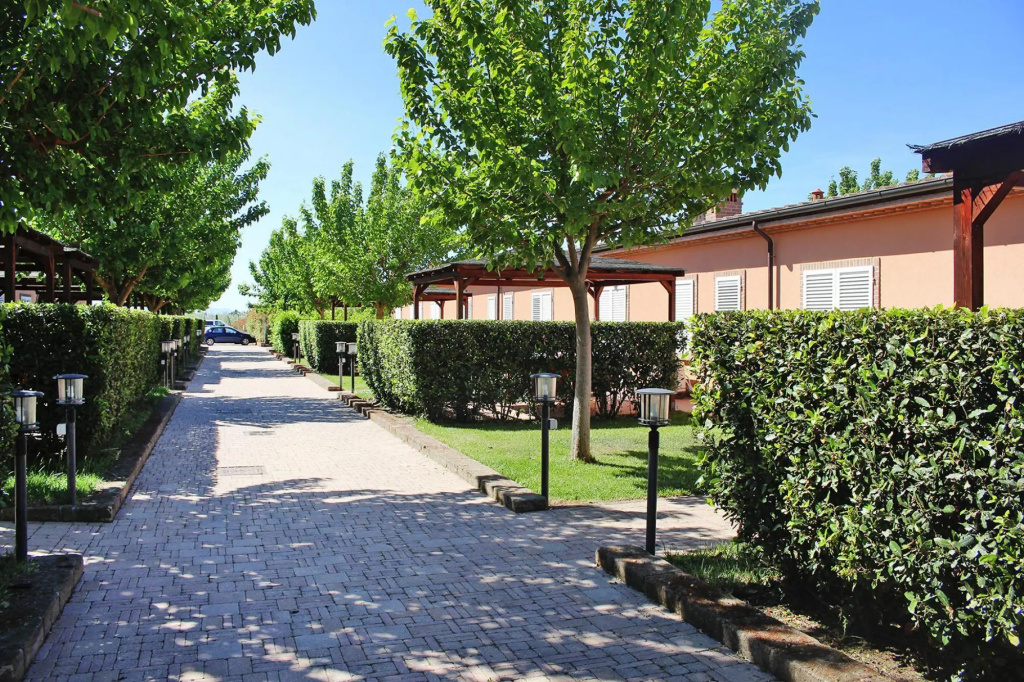 Apartment in Vada With Garden Furniture