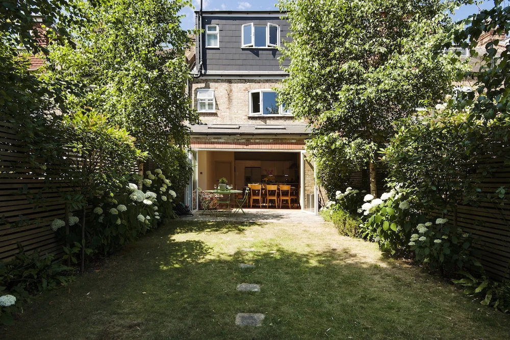 Exquisite East Acton Home close to Shepherds Bush