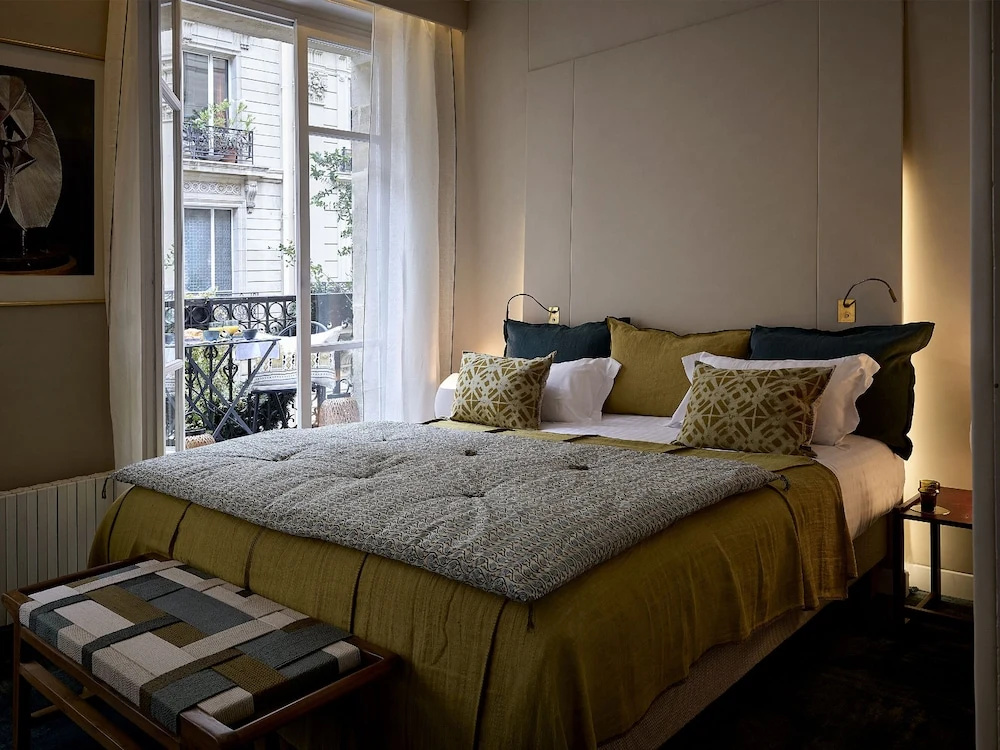 Deluxe Double room with balcony (full double bed)