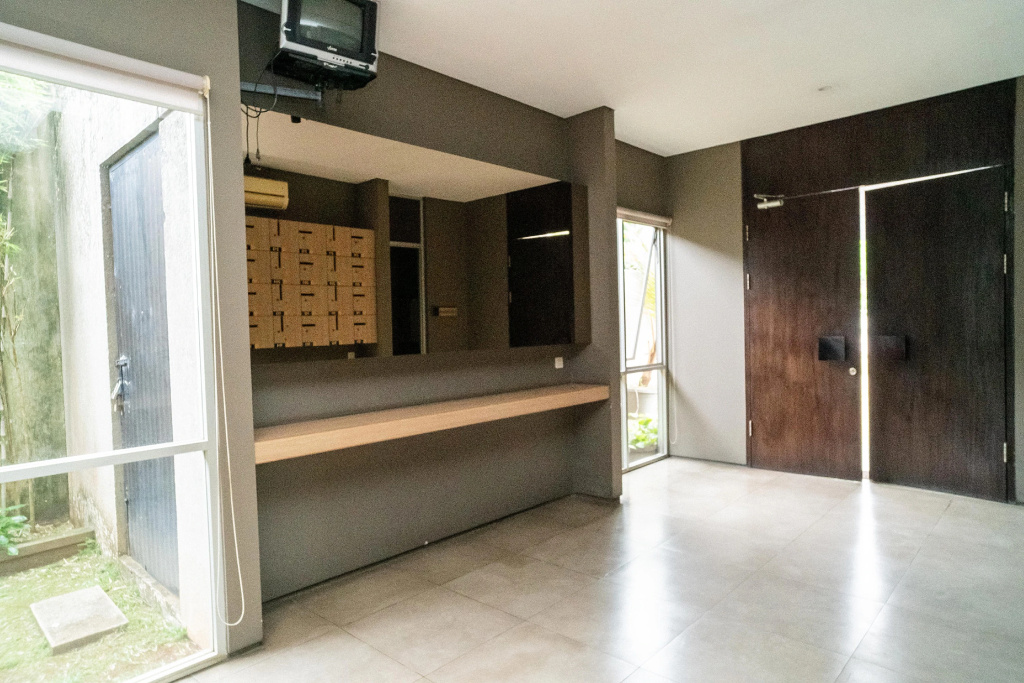 Lobby & Reception