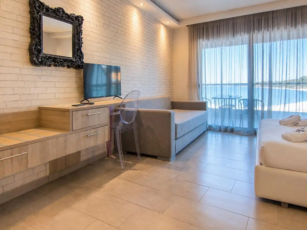 Suite with partial sea view