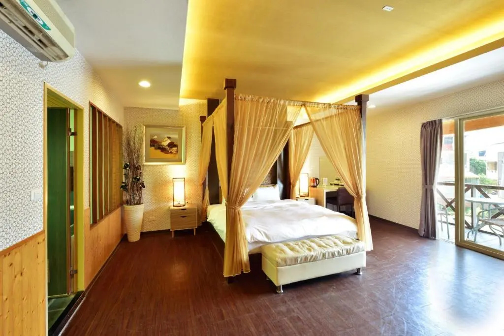 Deluxe Double room (full double bed)