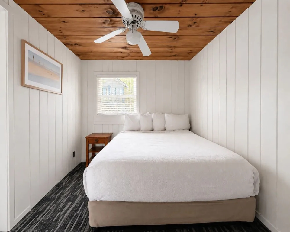 3 Bedrooms Cottage with lake view