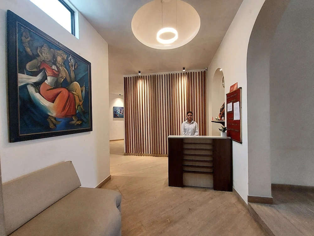 Lobby & Reception