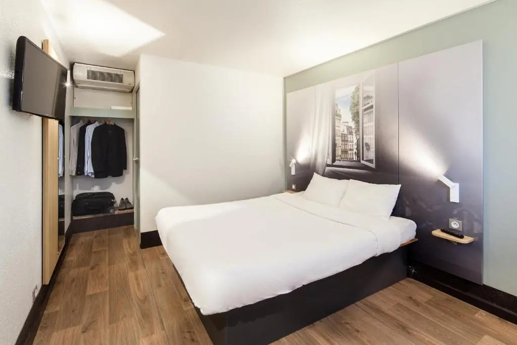 Double room (full double bed)
