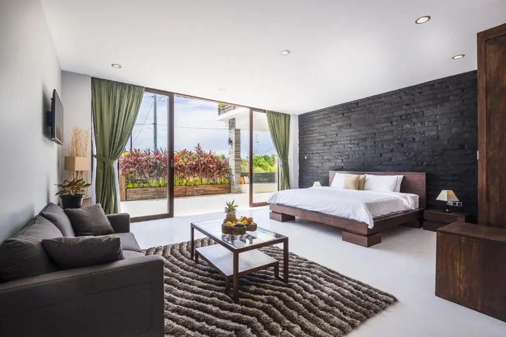 Standard Double room with pool view (full double bed)