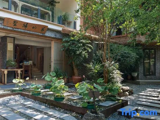Mount Qingcheng Banshan Guishu Private Hot Spring Homestay