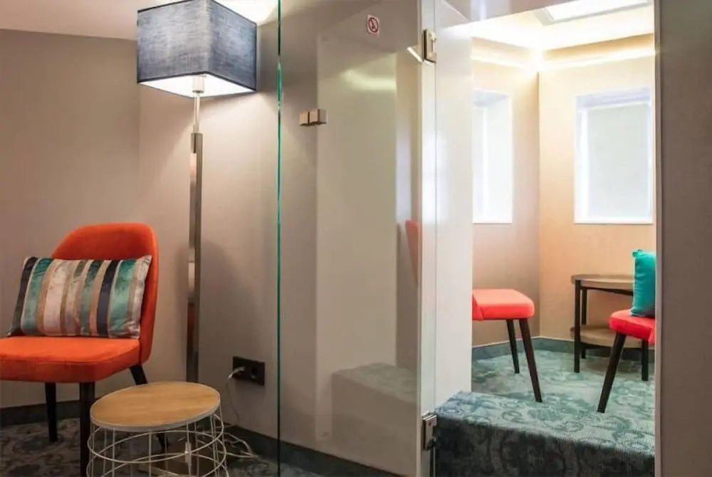 Lobby & Reception