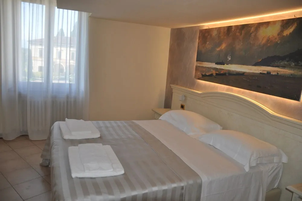 Economy Double room (twin beds)