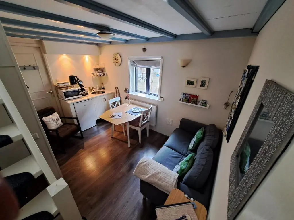 1 Bedroom Apartment with garden view
