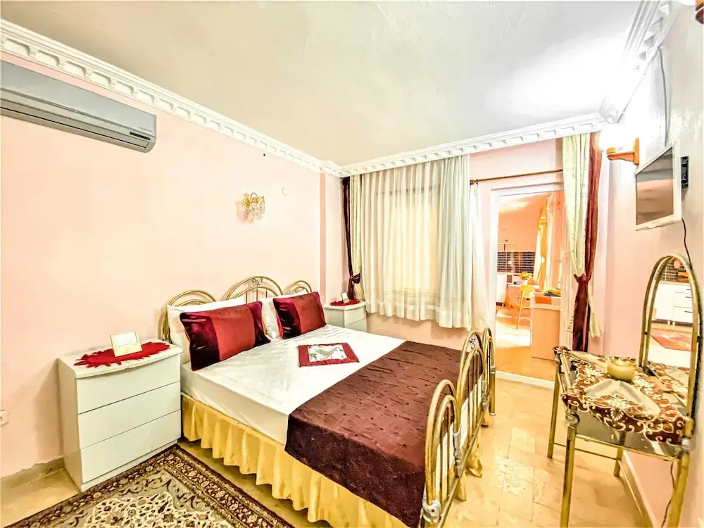 1 Bedroom Standard Triple room with garden view