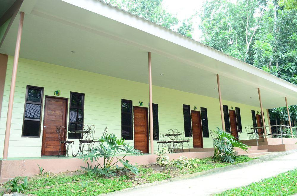 RedDoorz Premium @ Ouan's the Farm Resort
