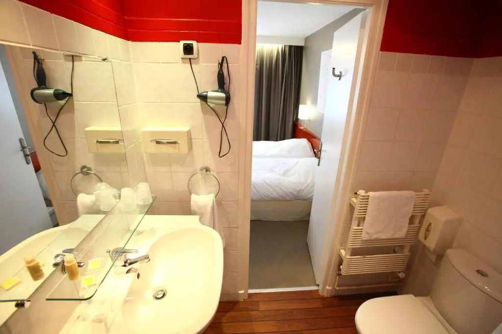 Economy room
