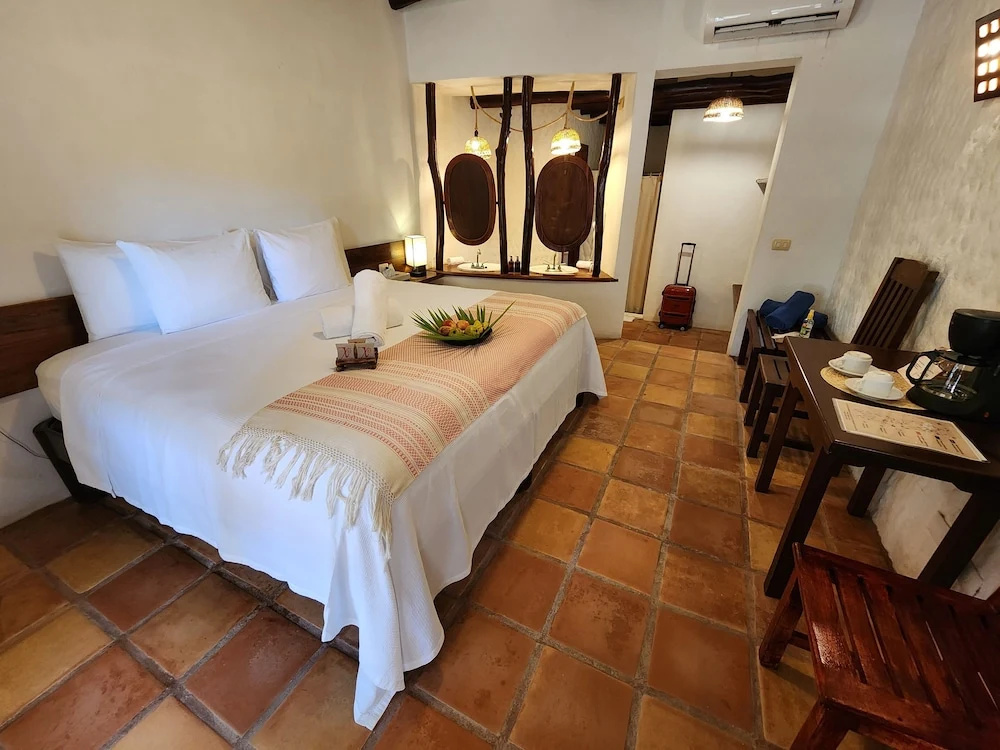 Superior Double room with balcony (full double bed)