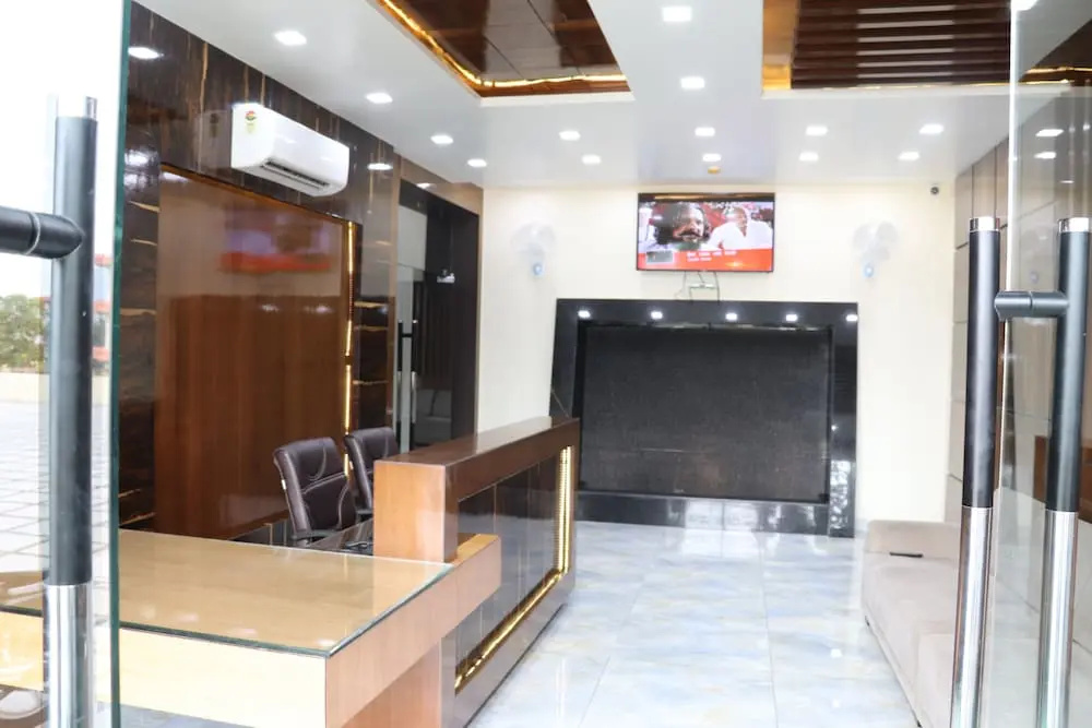 Lobby & Reception