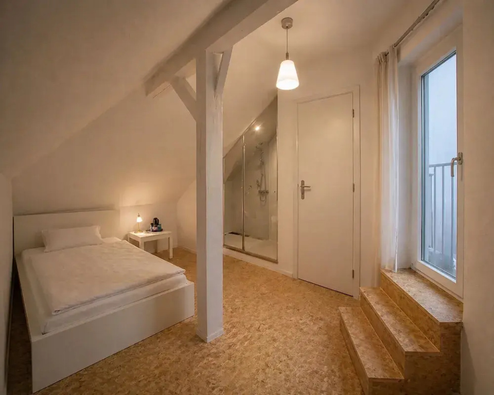 Economy room