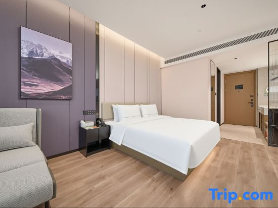 Premier Double room with river view (full double bed)