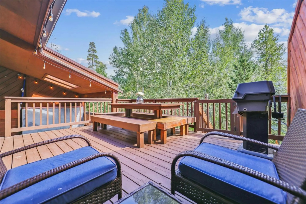 Twins Getaway At Meadow Creek 3 Bedroom Duplex by RedAwning
