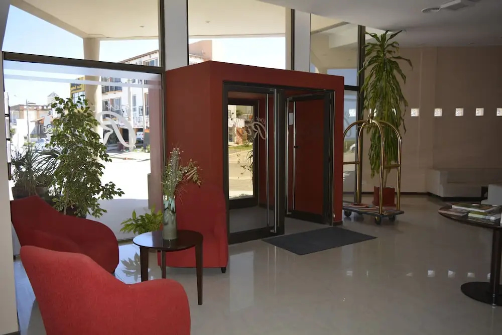 Lobby & Reception