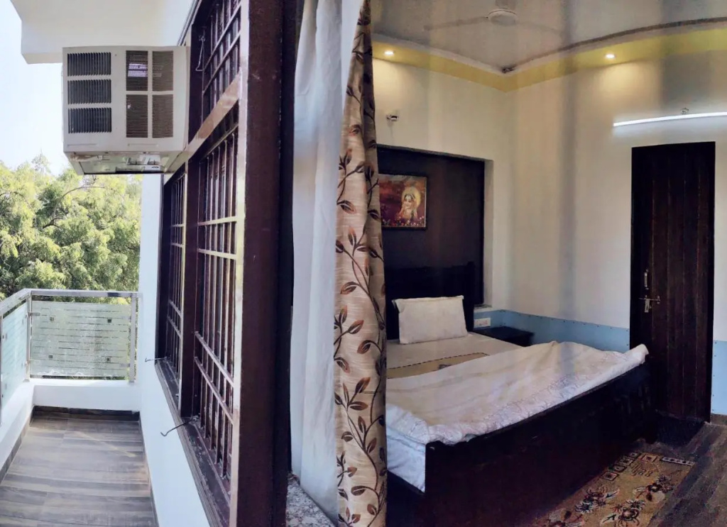 Agra Homestay, Stay 1KM Walking Distance From Taj Mahal East Gate
