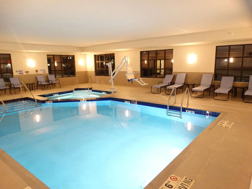 Best Western Plus New Richmond Inn & Suites - 4