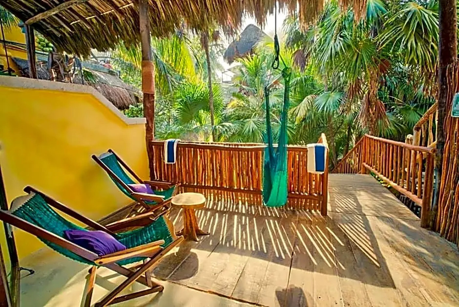 Standard Quadruple room with garden view