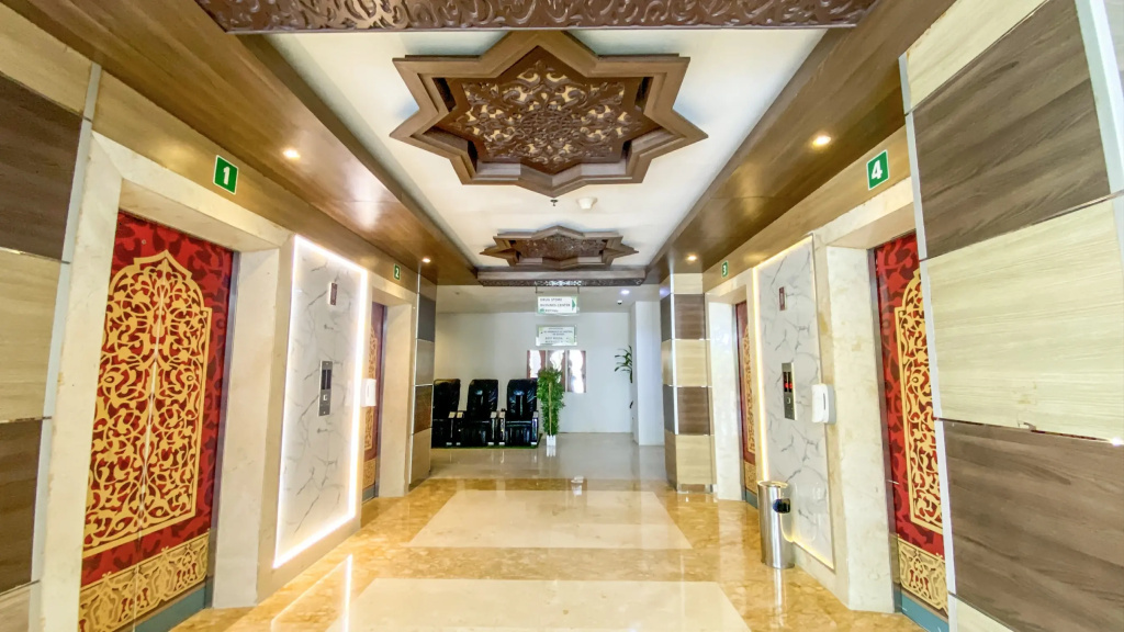 Lobby & Reception