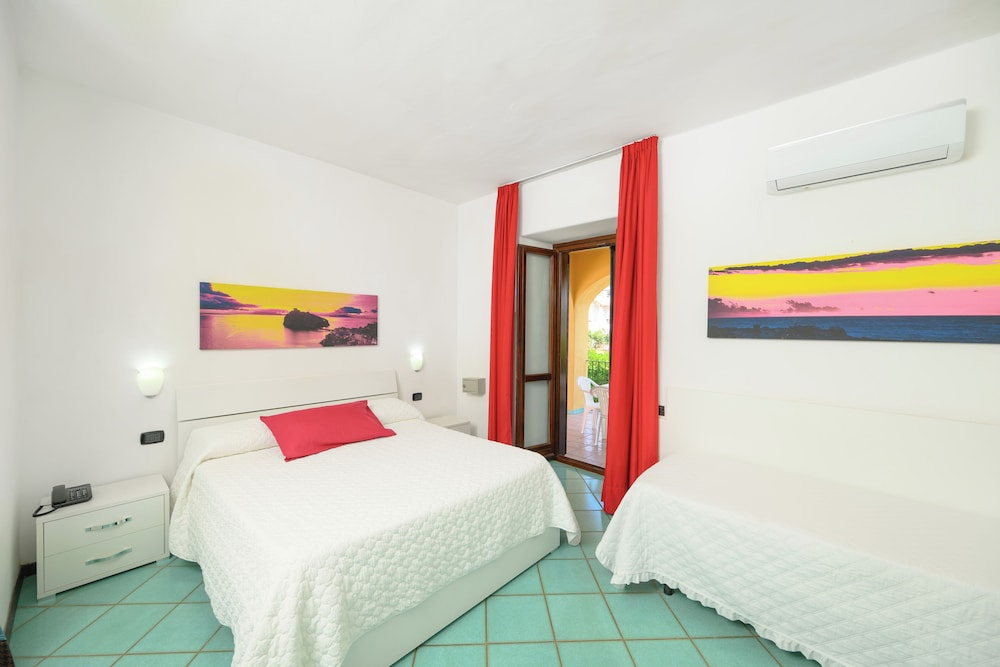 Standard Triple room with balcony