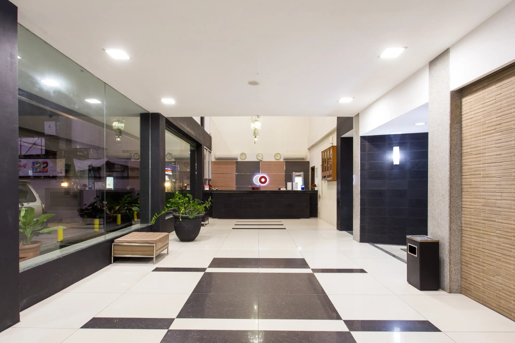 Lobby & Reception
