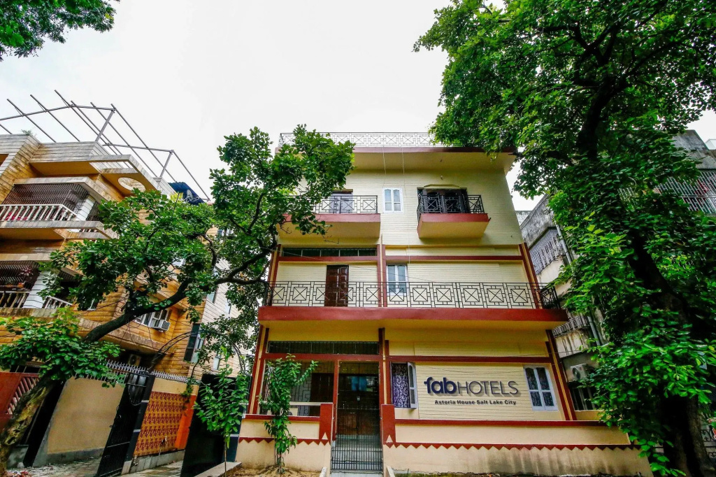 Astoria House by FabHotel
