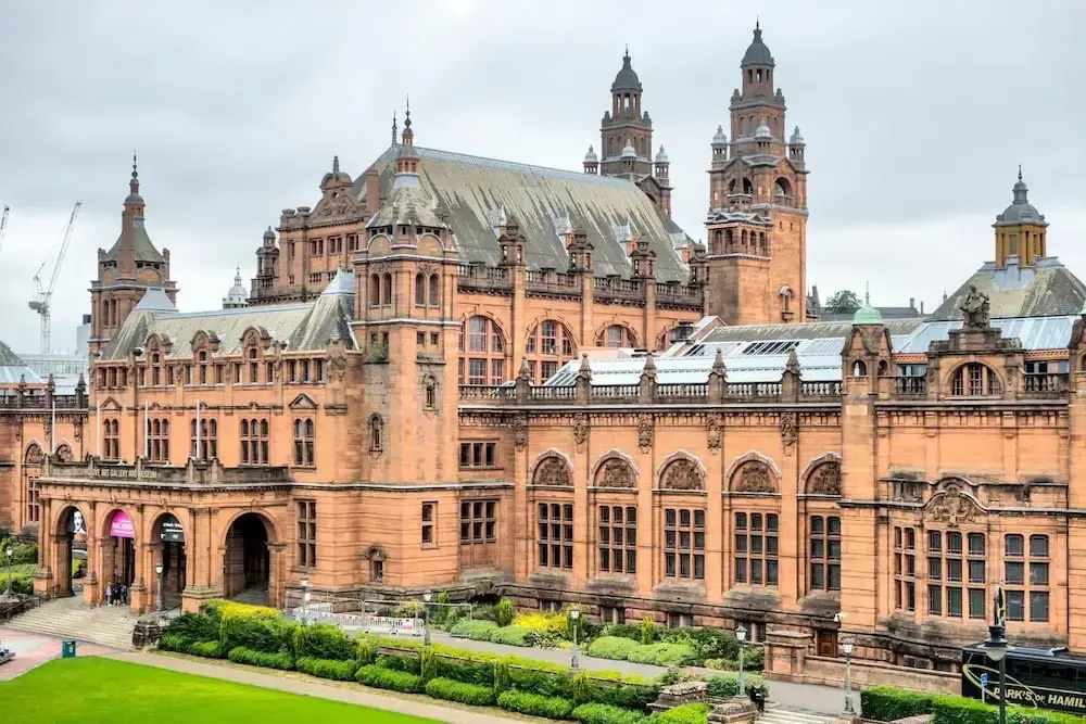 Light 2-bed West End Apt Overlooking Kelvingrove Museum