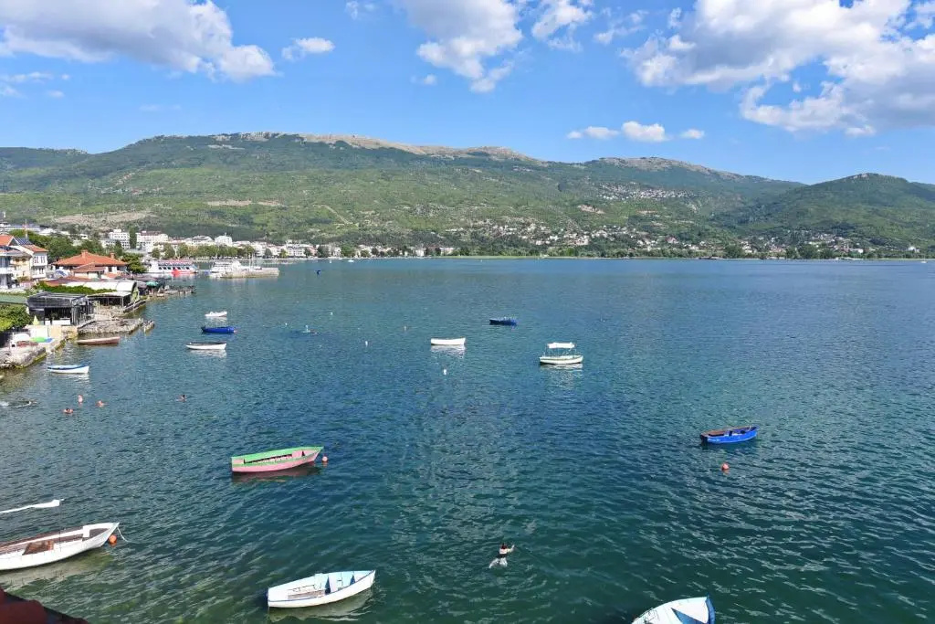 Standard Double room with lake view (full double bed)