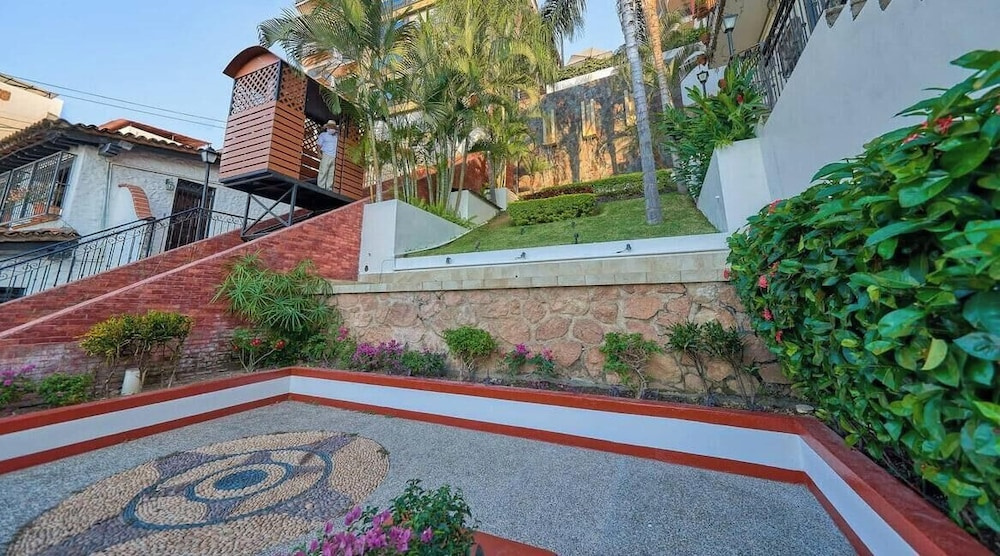 1 BR Condo - Amazing Sunsets From the Roof - Pool