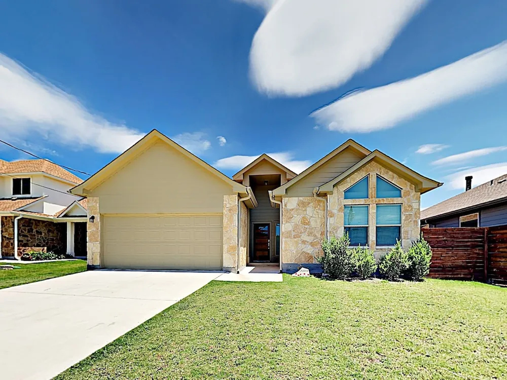 17514 Village Drive Home 4 Bedrooms 2 Bathrooms Home