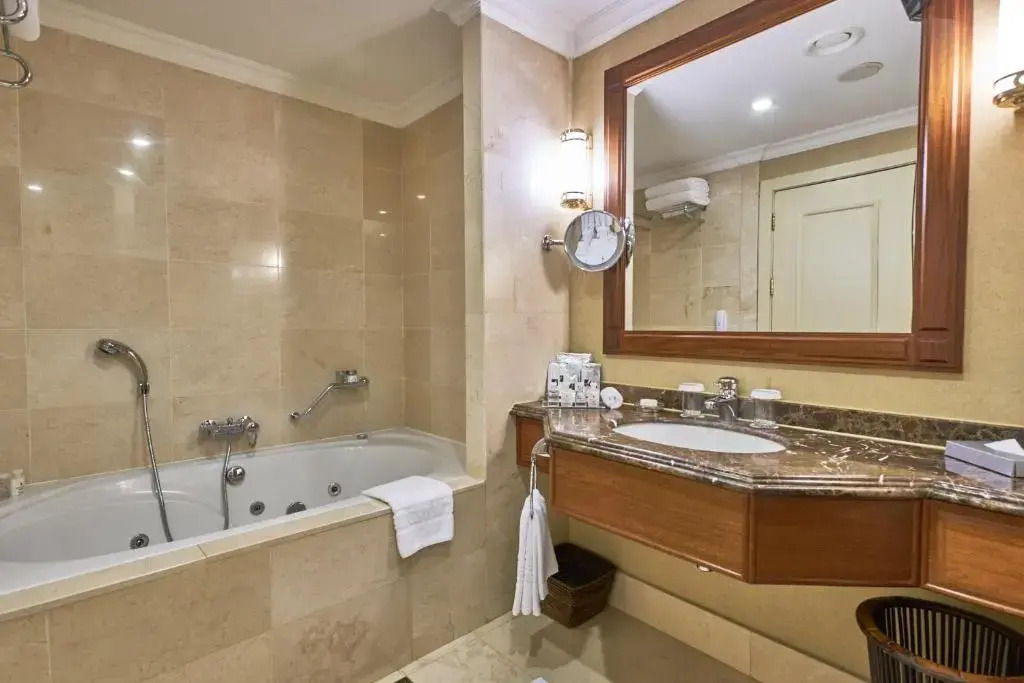 Двухместный люкс Presidential двуспальная кровать в Rixos President Astana