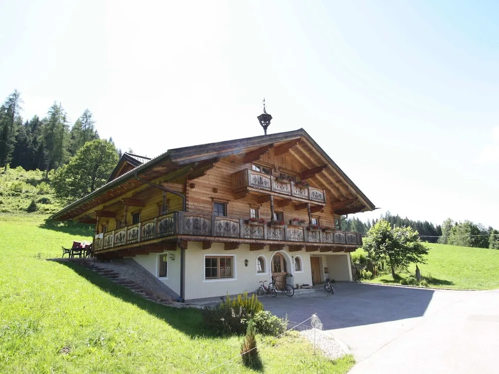 Villa On A Courtyard Near The Ski Area In Salzburg