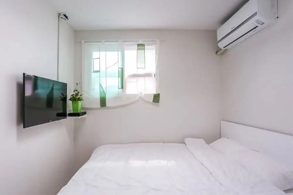 Double room (full double bed)