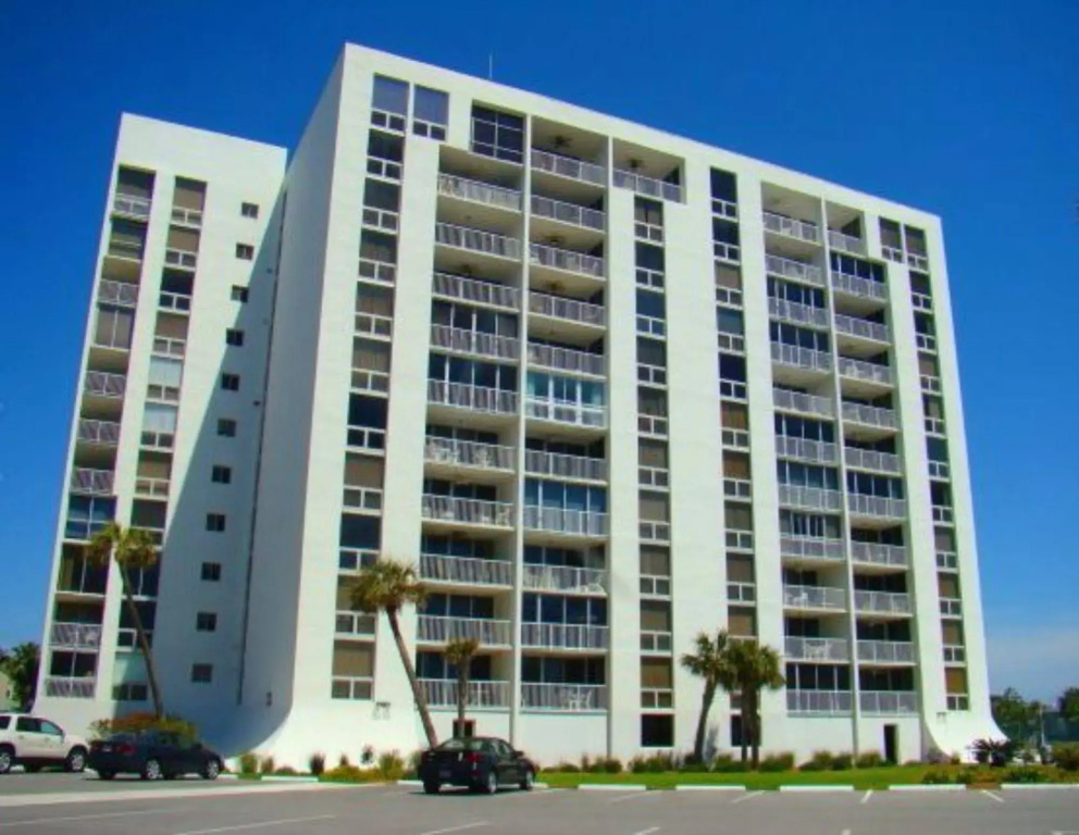 Shoreline Towers by Holiday Isle