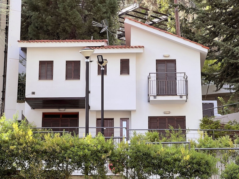 Poed Residence