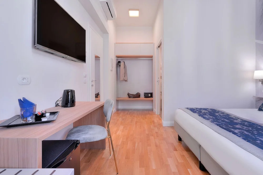 Classic Double room (full double bed)